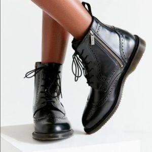 Dr Martens Delphine boots black size 8 women’s